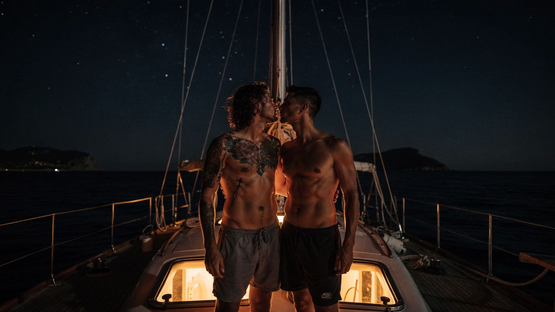 Crociera gay in Toscana: barca a vela di notte